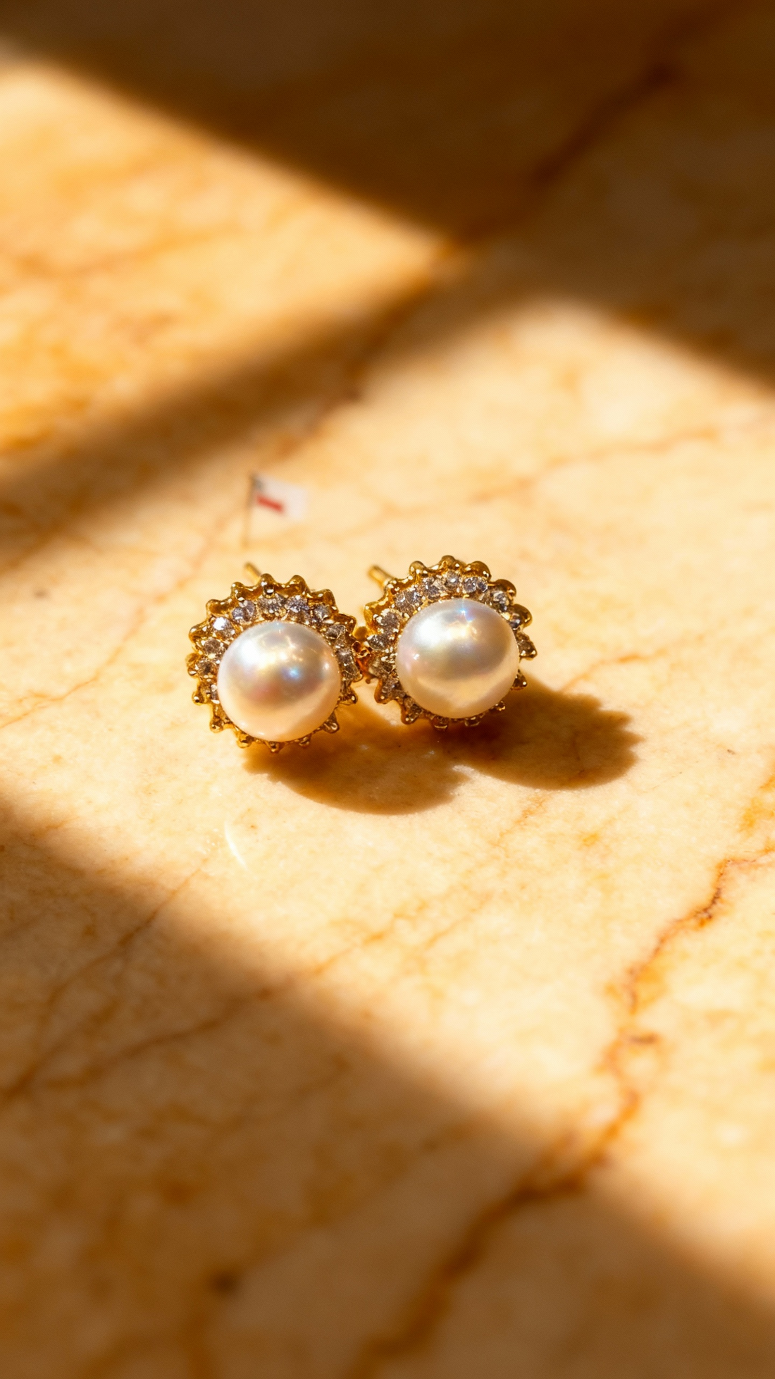 Sole: perla lucente con micro swarovski